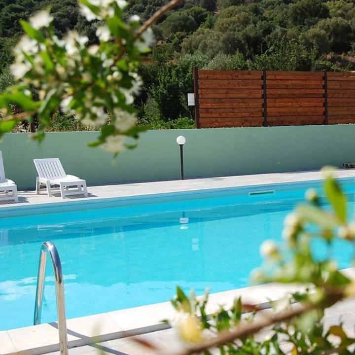 B&B Il Mirto Di Paola Torpè Exterior foto